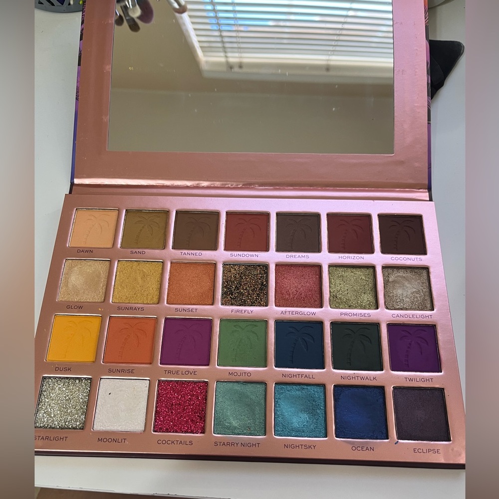 Tammi x Revolution tropical twilight palette